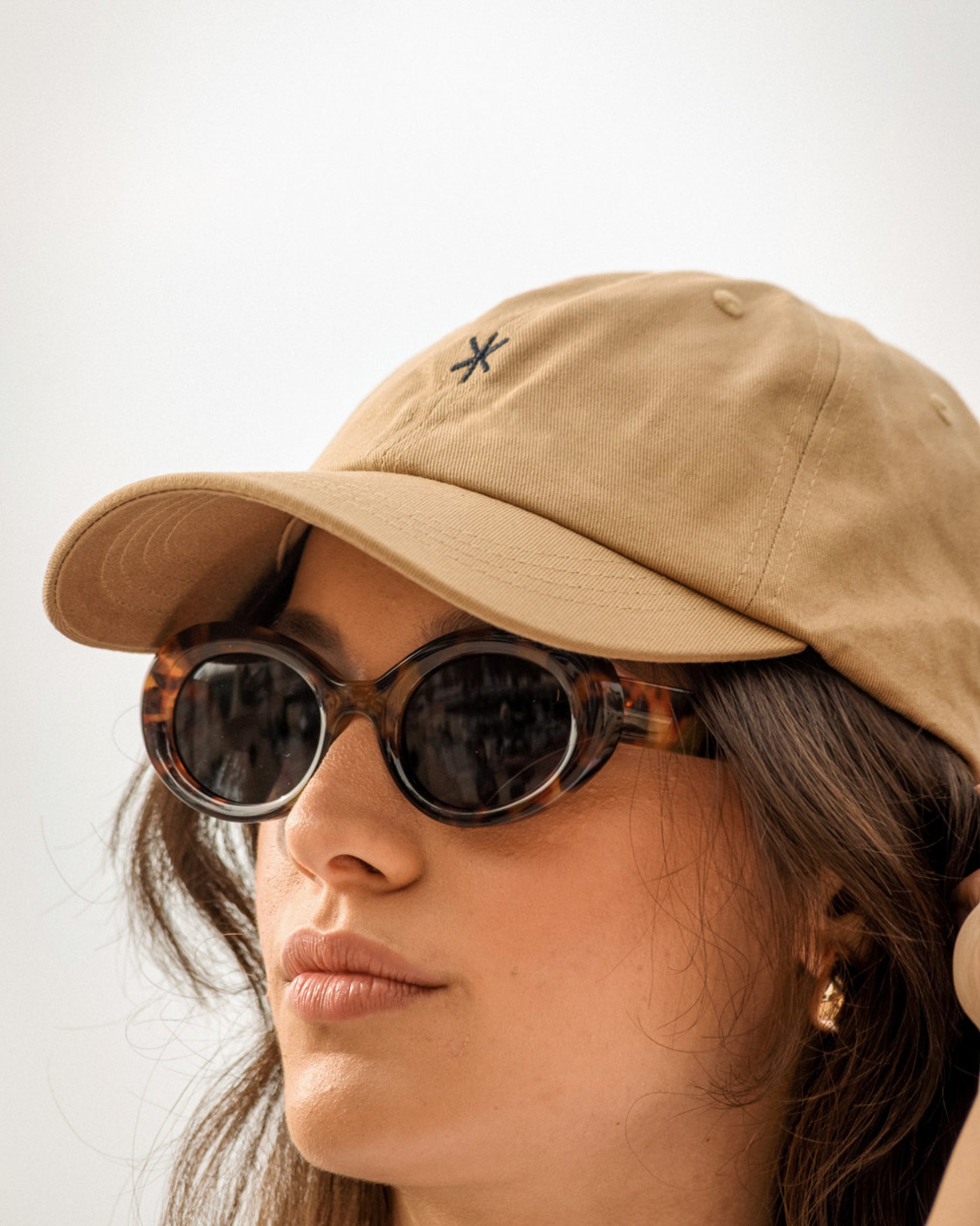 Gorra camel de algodón orgánico Varual